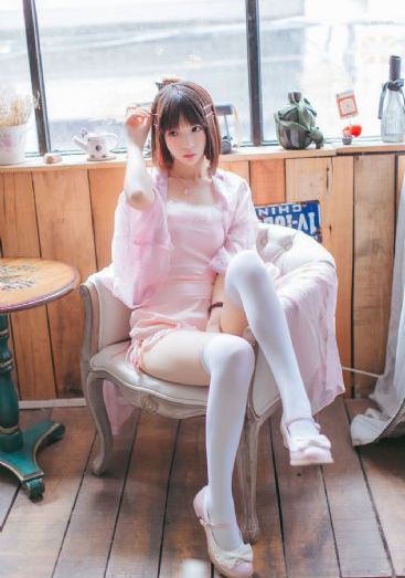 年轻漂亮的女教师_蓝光版中文字幕包