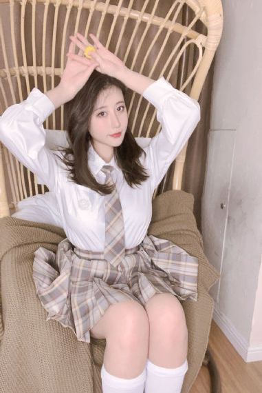 动漫美女吸乳漫画_BD英语高清免费观看